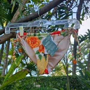Agua Bendita Alegria Bikini Bottom